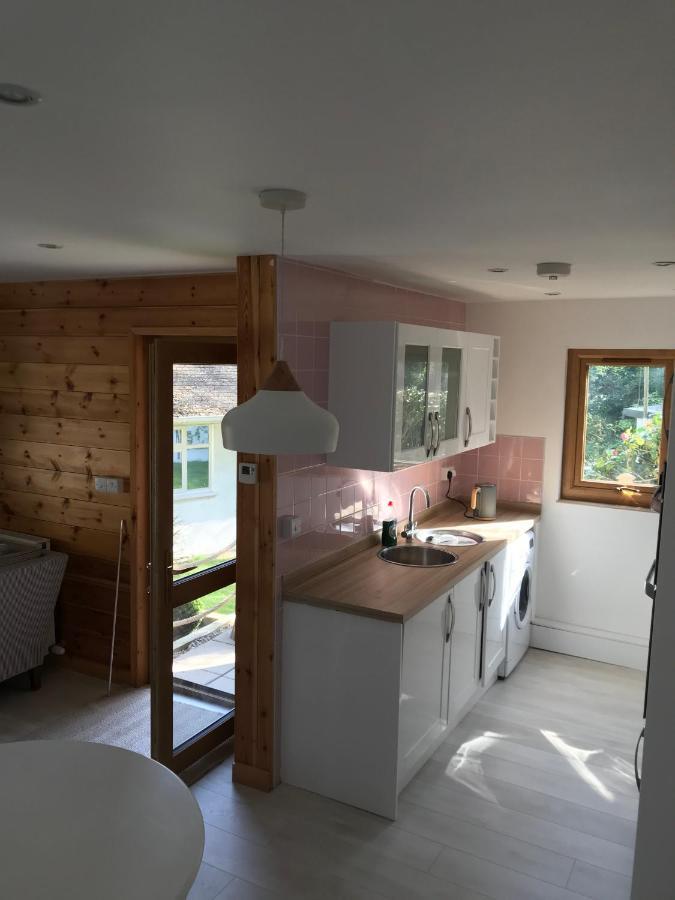 Winnie'S Corner - Self Contained Within The Grounds Of Another Property, In An Idyllic Wooded Setting Carlyon Bay Exterior foto